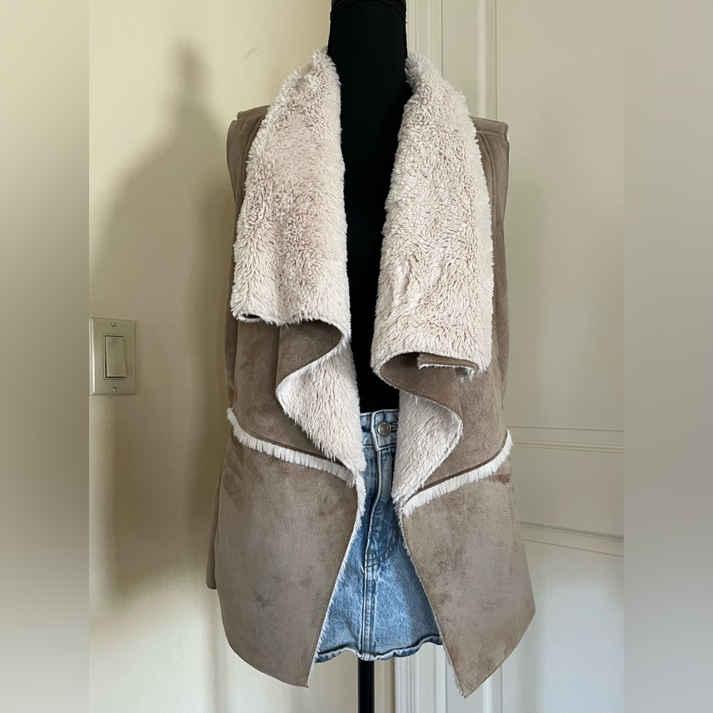 Tan and Cream Faux Shearling and Suede Vest - Picture 3 of 16
